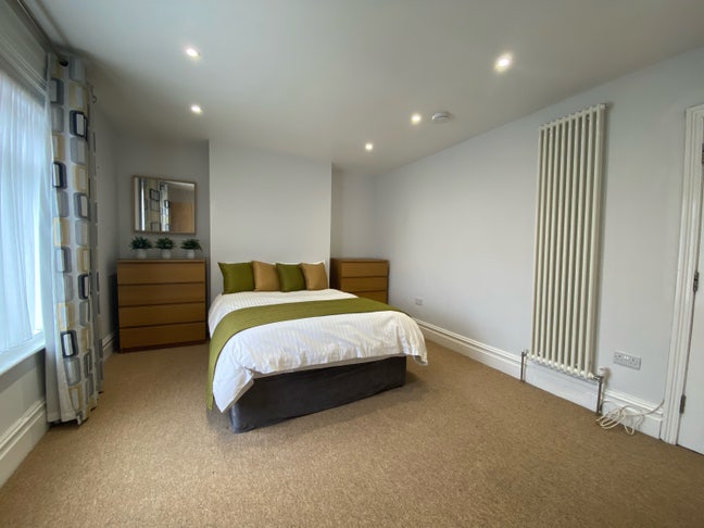 Big Luxury Room  Available Main Photo