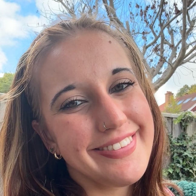 22 year old Female seeks a single or double room Main Photo