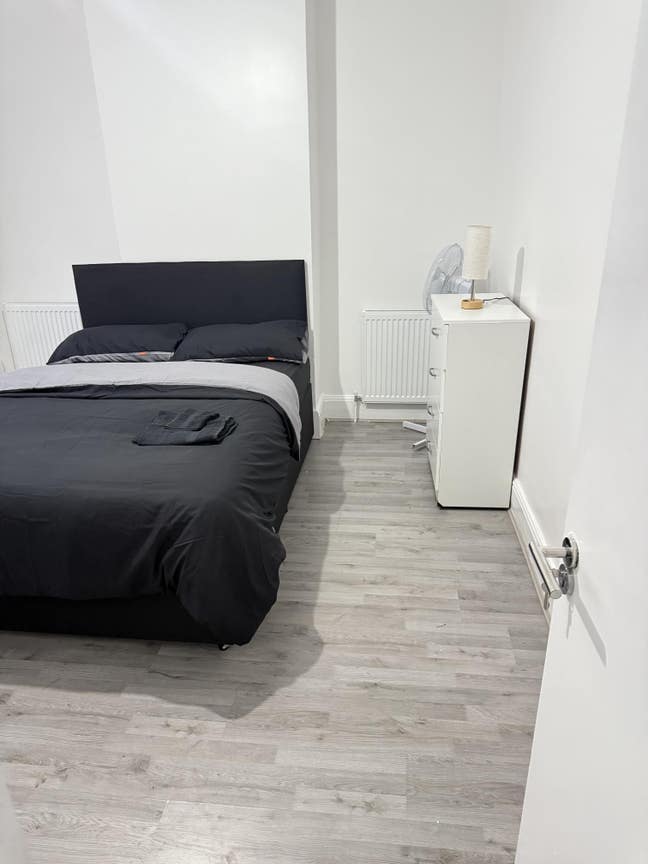 Double/Single available in Gravesend  Main Photo