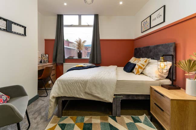 Cosy Ensuite | Logistics North Nearby | Bills Inc Main Photo