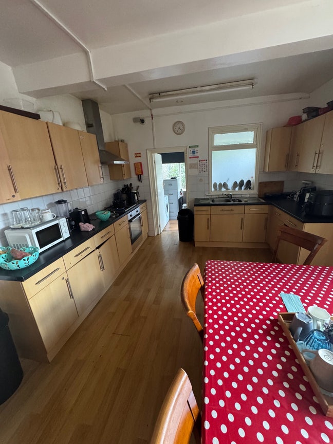 Spacious  Double Room to Rent Main Photo