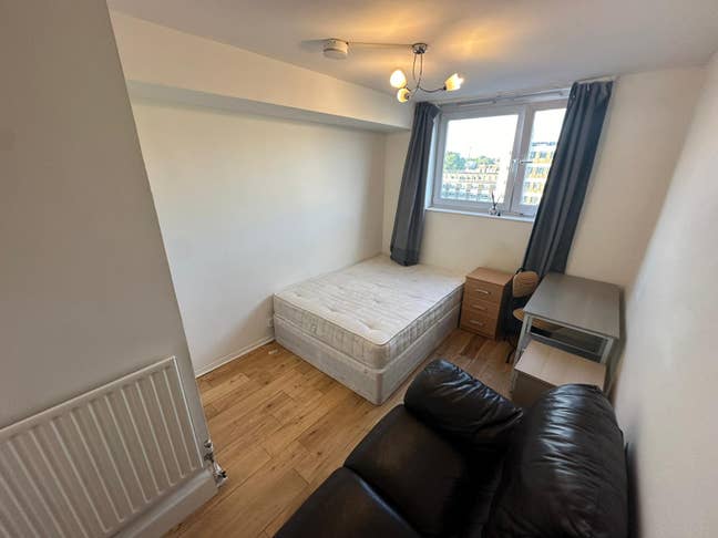 Beautiful Room in Victoria - central London - now Main Photo