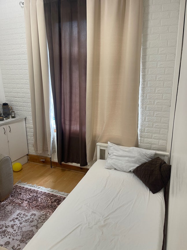 Amazing furnished separate room available females  Main Photo