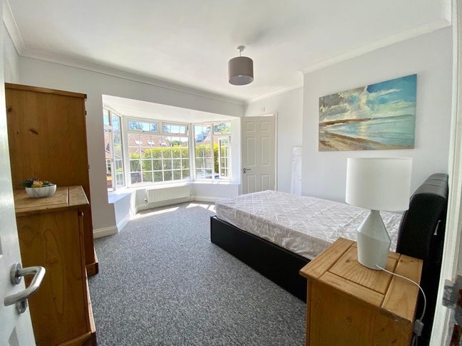 🌞 Large  Bright Double Room with Ensuite bathroom  Main Photo