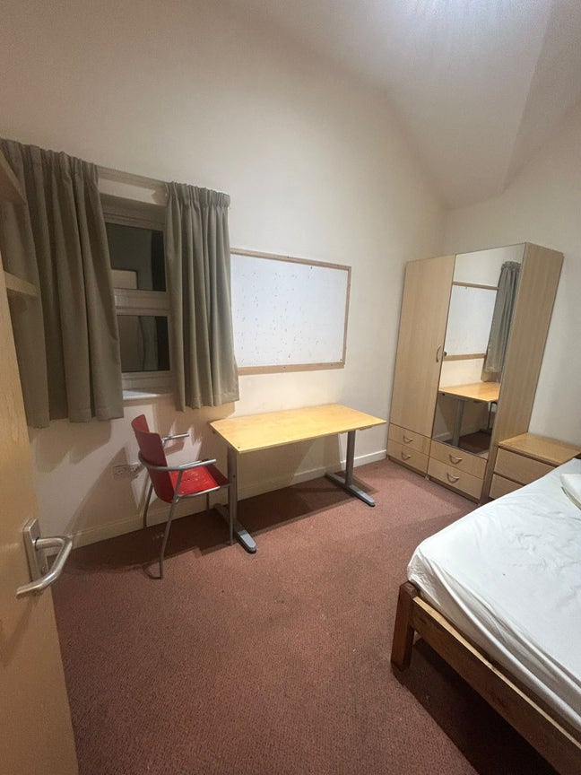 Student Flat Cowley Road Main Photo