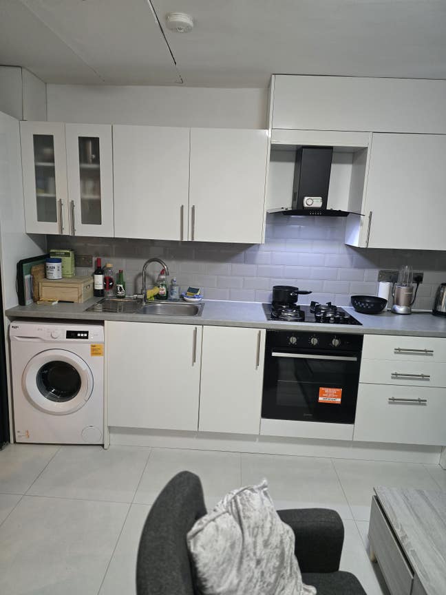 Refurbished 1 Bedroom Flat Main Photo