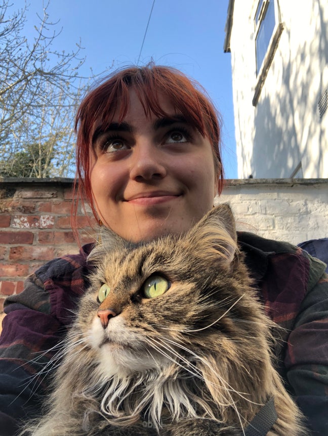 HI! I'm Ella, I'm 21 and looking for a single... Main Photo