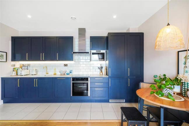 Bright modern 2b2b flat with bathroom, balcony Main Photo