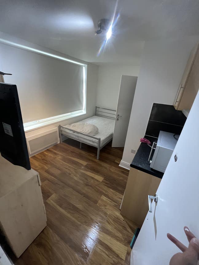 Self contained double bedroom small semi studio Main Photo