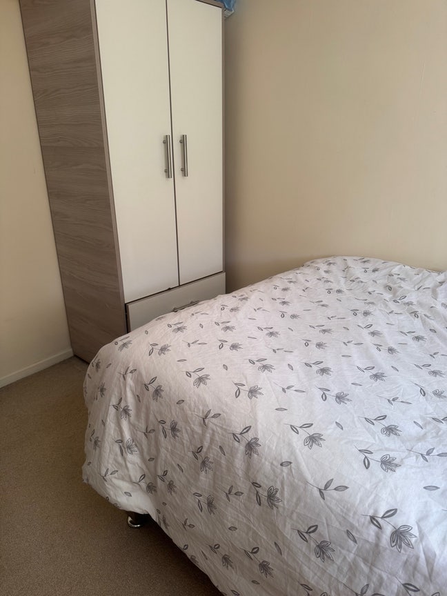 Double Bedroom available Main Photo