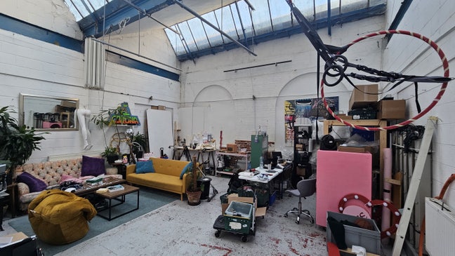 Tottenham warehouse room  Main Photo
