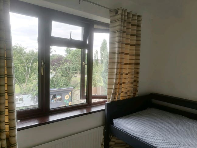 Single Furnished Room in big quiet detached house Main Photo