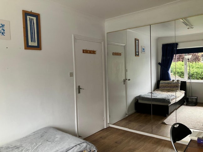 Double Room with single bed for rent in Acton Main Photo