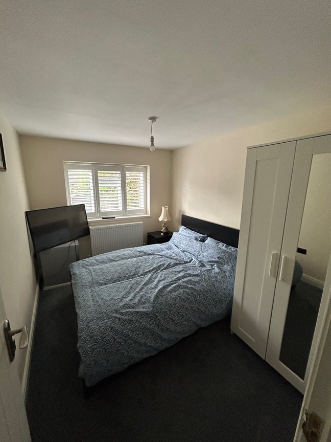 Ensuite Double Room in Quiet Family Home Main Photo