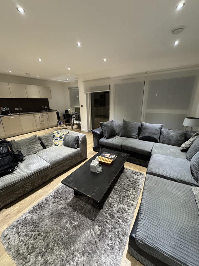 Perfectly located, Spacious flat. Main Photo