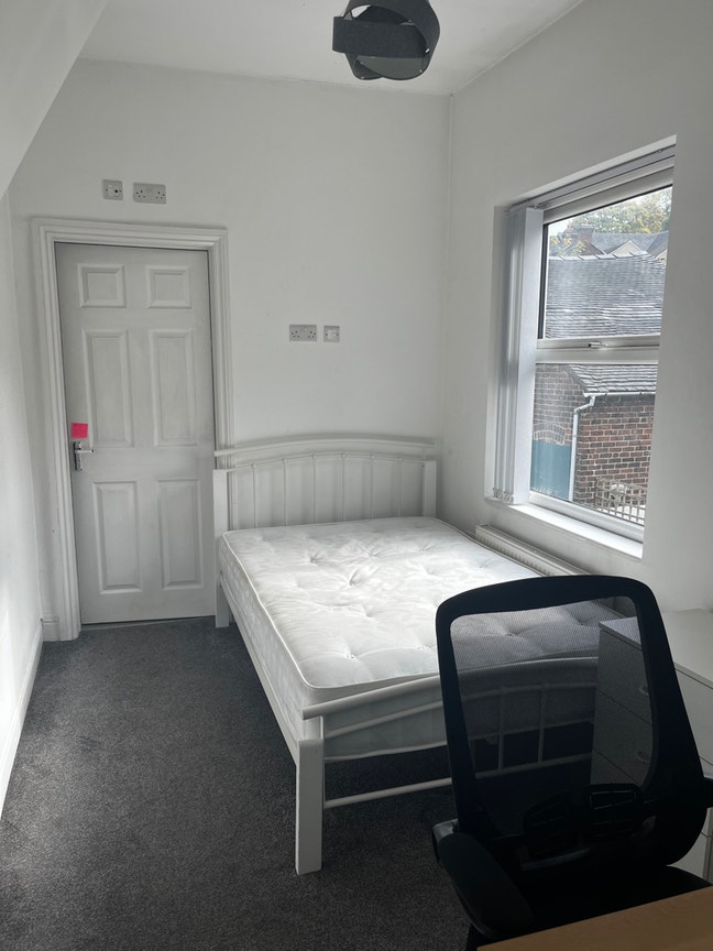 Room Available Main Photo