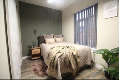 All Bills included - En-suite Bedroom Main Photo