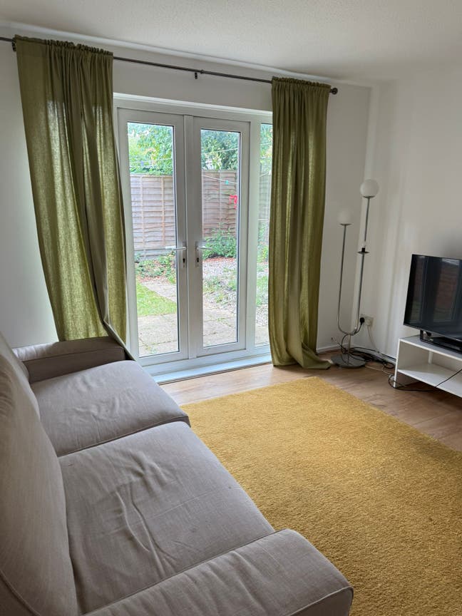 Single Ensuite room with Separate entrance Main Photo