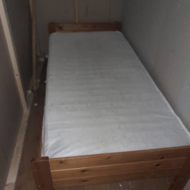 Simple bedsit Main Photo