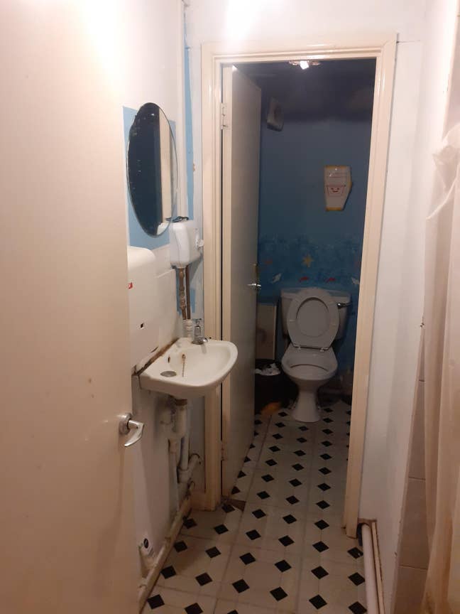 Simple bedsit Main Photo