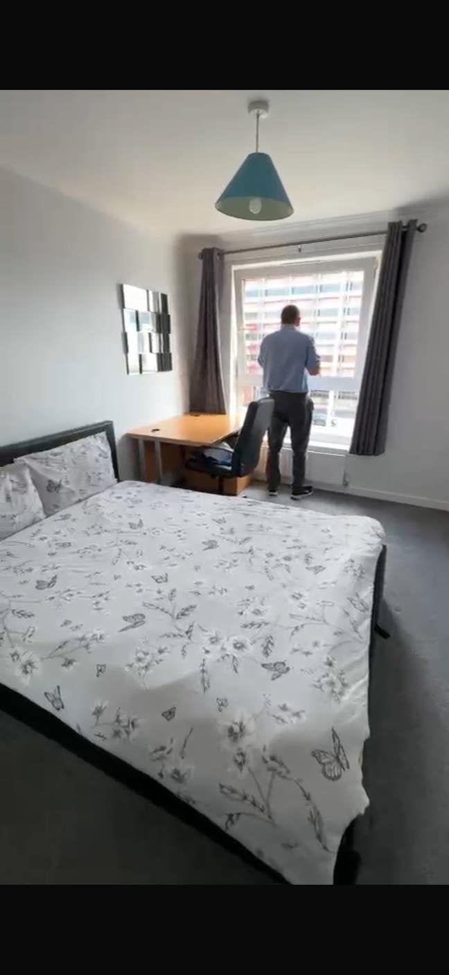Double En-suite Room next to Mitchell Library Main Photo