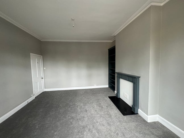 King-Size Bedroom for Rent – Ideal for a Couple Main Photo