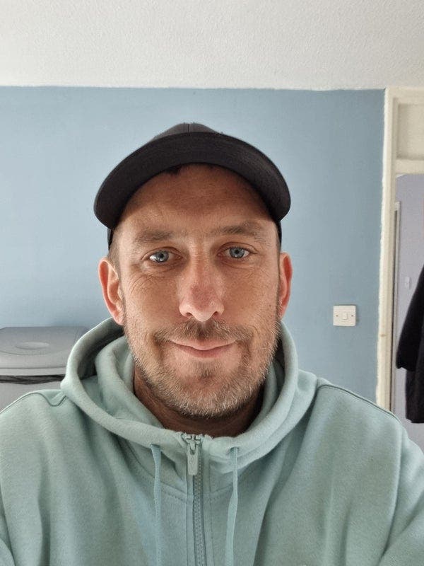 Professional Male seeks a single or double room Main Photo