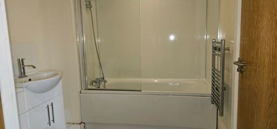 Town Centre Large Double Room Main Photo