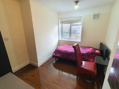 Furnished double room in three bed house with Bill Main Photo
