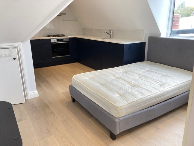 In New Quality Flat Double Room Own KItchen To Let Main Photo