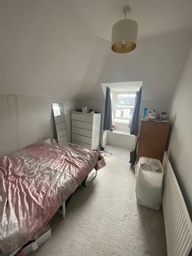 Room in cosy 2 bed flat available  Main Photo