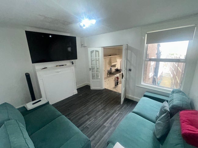 Master bedroom in Croydon with living room  Main Photo
