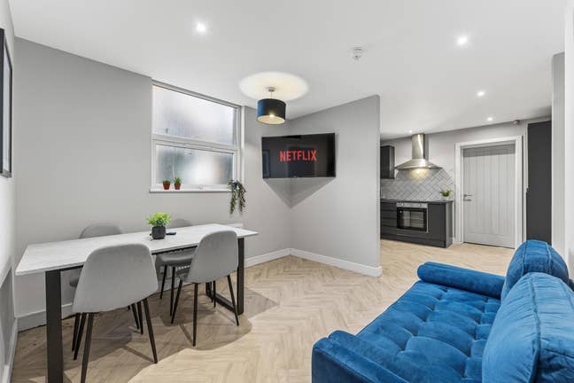 Stunning Private Studio Room (All Bills Included) Main Photo