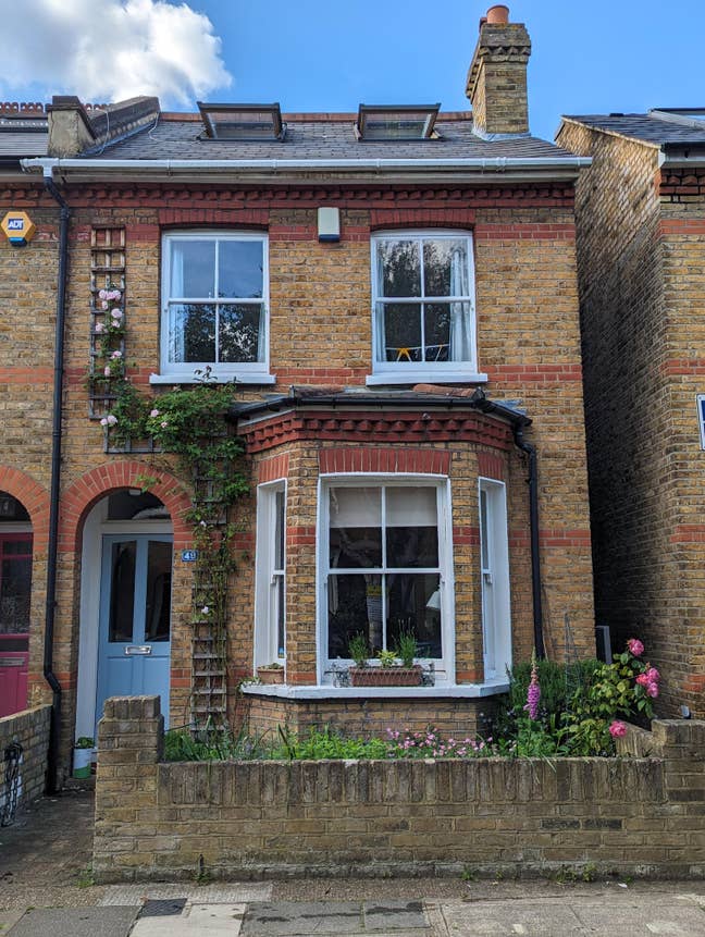 Fabulous double room with superb transport options Main Photo