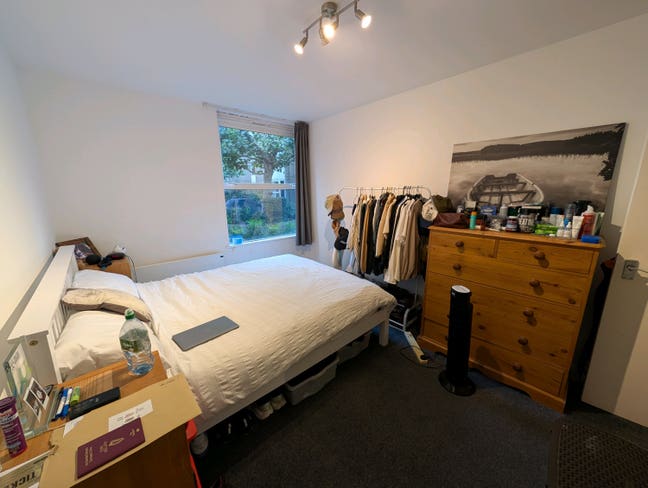 King Size Bedroom 100m from CJ station Main Photo