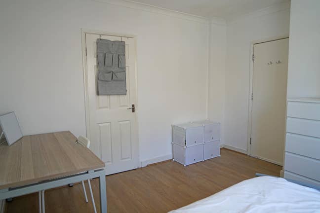 ✨ Prime Location – En-Suite Room Main Photo