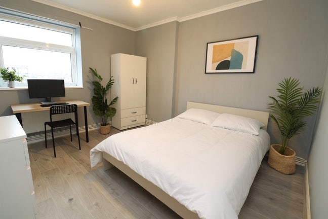 📍 A few minutes from Canada Water! OFFER! Main Photo