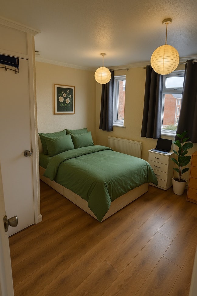 ✅ Large double available next to QMU! OFFER! Main Photo