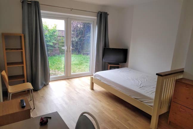 Double Room For Rent Main Photo