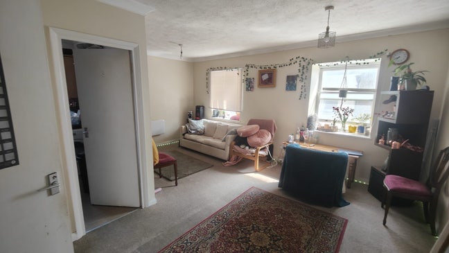 Shared room in 2bhk flat Main Photo
