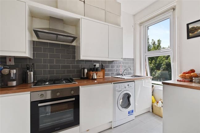 Double bedroom flat available on 10th October ASAP Main Photo