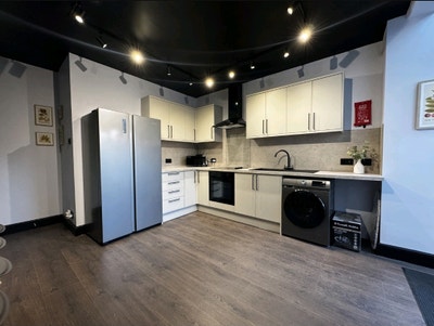 En Suite,Premium rooms, Bills Inc, transport, Uni Main Photo