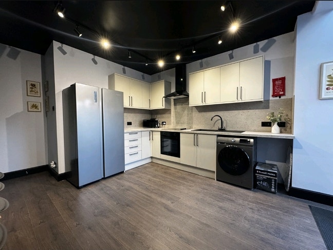En Suite,Premium rooms, Bills Inc, transport, Uni Main Photo