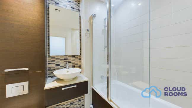 🌟Double Room in New Build Apartment / E14 🚇 Main Photo