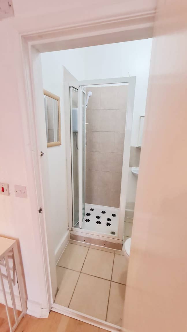 Fantastic Studio-Flat No Sharing Low Deposit. Main Photo