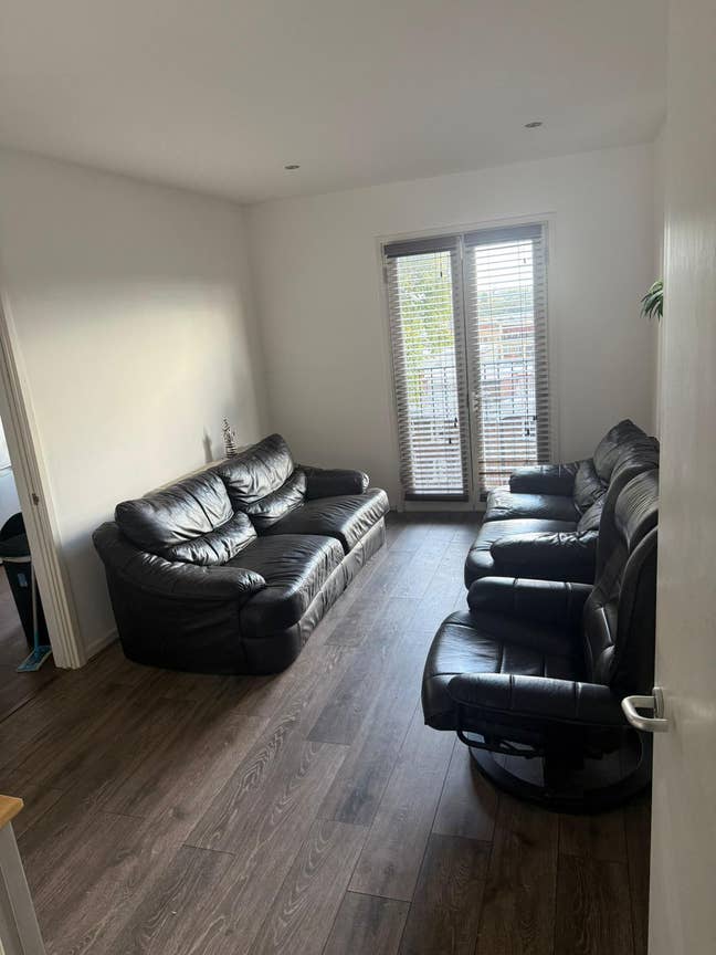 Spacious 1 bed flat for rent Main Photo
