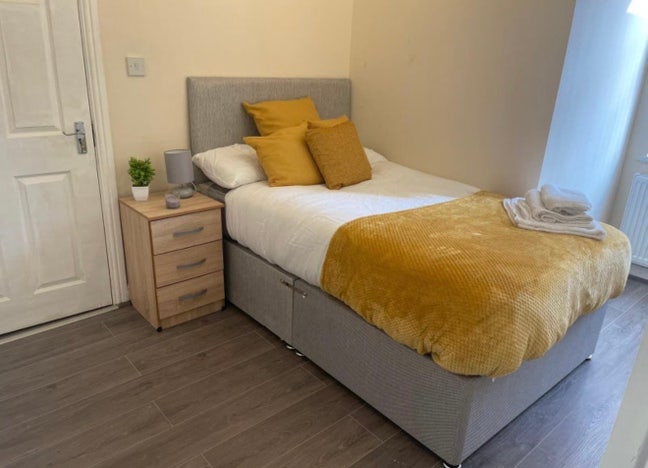 🆕Modern  Double Room- NO DEPOSIT  Main Photo