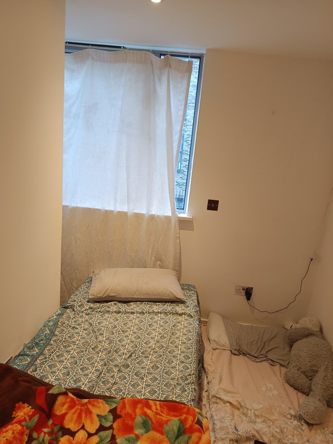 1 single room to let  Main Photo