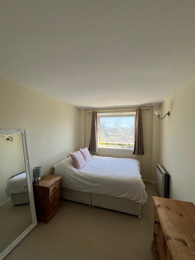 Spacious room 5 minutes from Battersea Park Main Photo