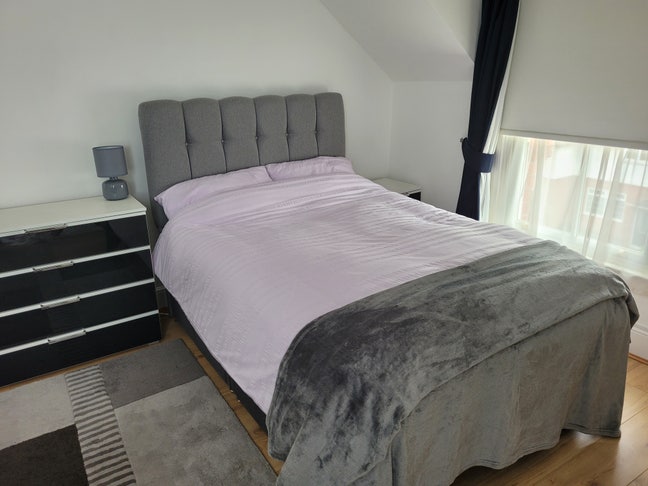 Large double room in spacious house - Beeston Main Photo